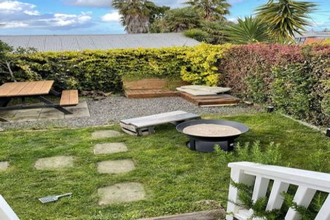 Photo of property in 2/289 Glenfield Road, Glenfield, Auckland, 0629