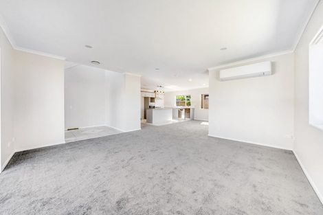 Photo of property in 2 Dunaff Place, Flat Bush, Auckland, 2019