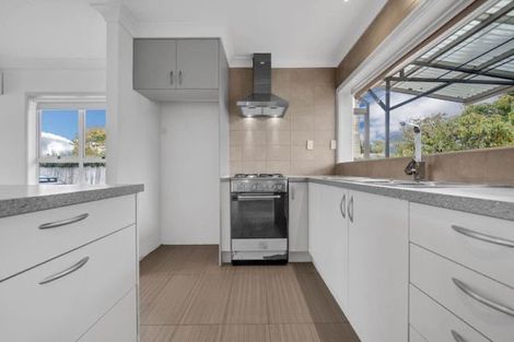 Photo of property in 54 Edgewater Drive, Pakuranga, Auckland, 2010