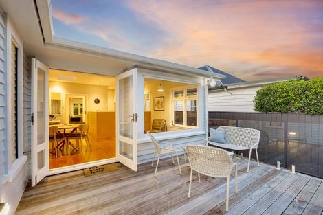 Photo of property in 73 Oroua Street, Eastbourne, Lower Hutt, 5013