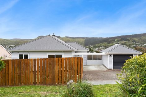 Photo of property in 13 Tawa Terrace, Tawa, Wellington, 5028