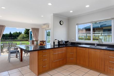 Photo of property in 33 Edgewater Grove, Whakatane, 3120