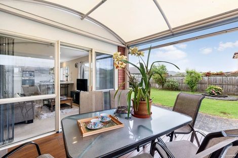 Photo of property in 16 Carousel Crescent, East Tamaki Heights, Auckland, 2016