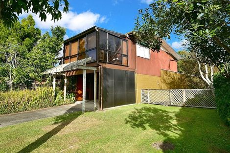 Photo of property in 20 Walton Street, Red Beach, 0932