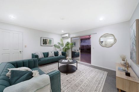 Photo of property in 8 Lockington Avenue, Henderson, Auckland, 0612