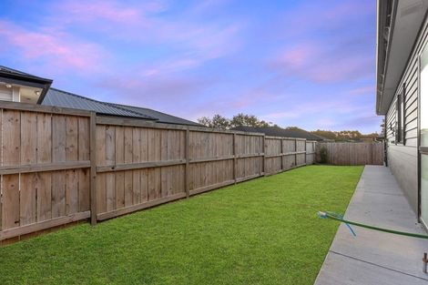 Photo of property in 12 Cutfield Lane, Kumeu, 0810
