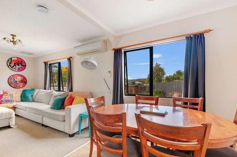 Photo of property in 9a Robinson Avenue, Holdens Bay, Rotorua, 3010