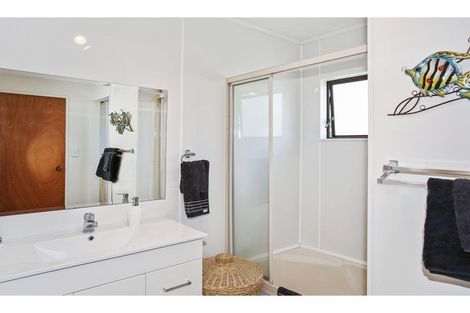 Photo of property in 9 Balmerino Avenue, Red Hill, Papakura, 2110