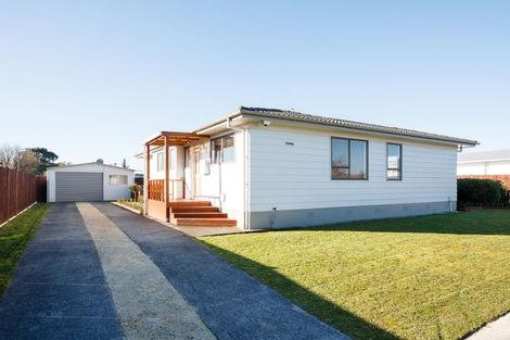 Photo of property in 15 Cumberland Place, Kelvin Grove, Palmerston North, 4414