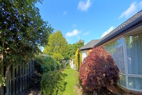 Photo of property in 2 Castle Way, Beckenham, Christchurch, 8023