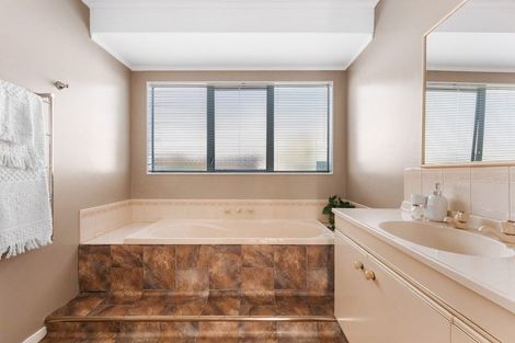 Photo of property in 27 Sunvale Place, Gate Pa, Tauranga, 3112