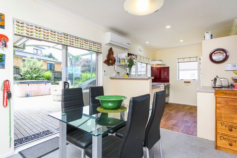 Photo of property in 62 Garton Drive, Massey, Auckland, 0614