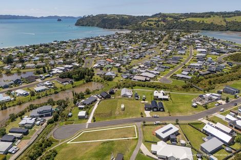 Photo of property in 2 Tinirau Place, Cooks Beach, 3591