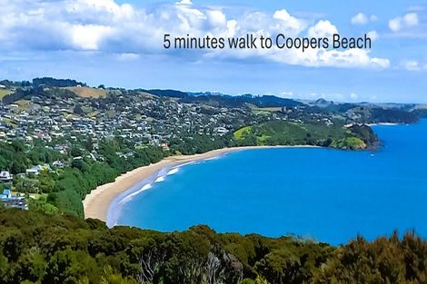 Photo of property in 2 Meenas Place, Cable Bay, 0420