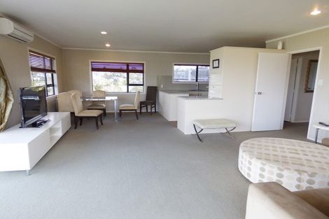 Photo of property in 2a Korotaha Terrace, Rothesay Bay, Auckland, 0630