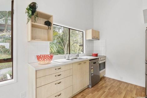 Photo of property in 2/74 Ayton Drive, Totara Vale, Auckland, 0629