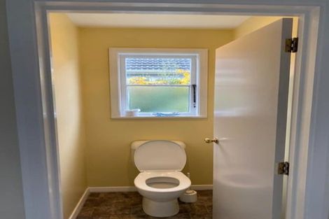 Photo of property in 8 Newall Avenue, Bryndwr, Christchurch, 8052