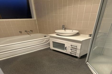 Photo of property in 22 Jenanne Place, Totara Vale, Auckland, 0629