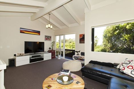 Photo of property in 1/31 James Evans Drive, Northcote, Auckland, 0627