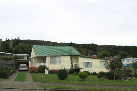 Photo of property in 15 Edelweiss Grove, Timberlea, Upper Hutt, 5018
