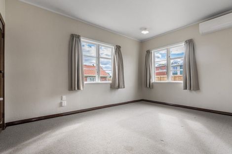 Photo of property in 4 Massey Avenue, Greenlane, Auckland, 1061