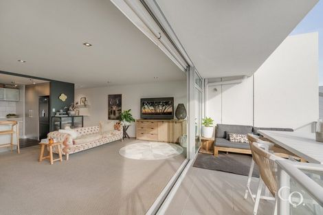 Photo of property in Palm Cove Apartments, 201/6 Tawa Street, Mount Maunganui, 3116