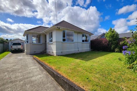 Photo of property in 17 Fraser Crescent, Elderslea, Upper Hutt, 5018