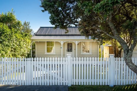 Photo of property in 7 Rodney Road, Northcote Point, Auckland, 0627