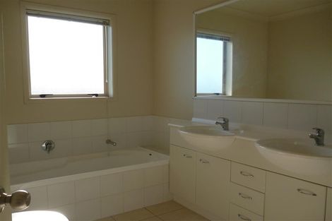 Photo of property in 20 Linkwater Way, Parklands, Christchurch, 8083