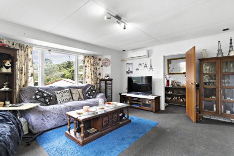 Photo of property in 10 Waipuna Grove, Stokes Valley, Lower Hutt, 5019