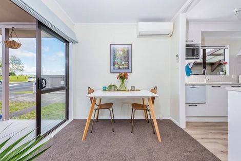 Photo of property in 194 Waitemata Drive, Ranui, Auckland, 0612