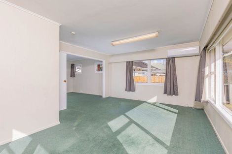 Photo of property in 24 Ocean View Road, Northcote, Auckland, 0627