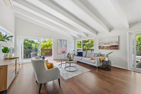 Photo of property in 26 Pickwick Parade, Mellons Bay, Auckland, 2014