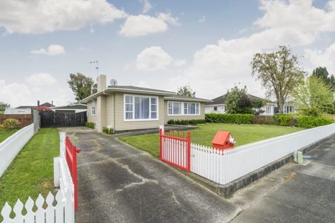 Photo of property in 16 Battersea Place, Roslyn, Palmerston North, 4414