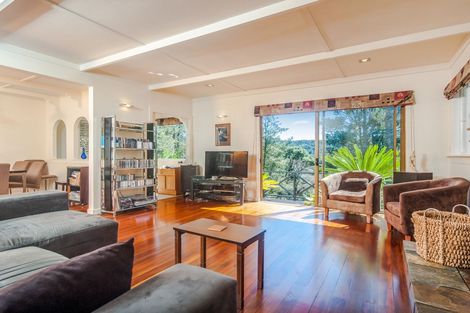 Photo of property in 165 Laingholm Drive, Laingholm, Auckland, 0604