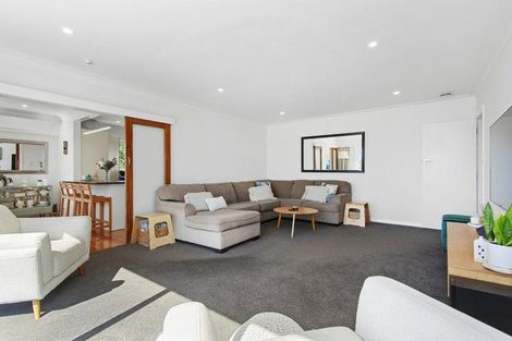 Photo of property in 37 Sunrise Boulevard, Tawa, Wellington, 5028