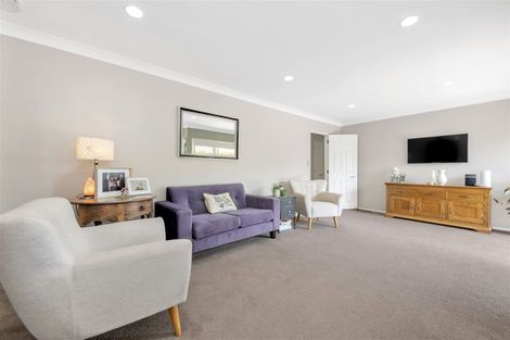 Photo of property in 11 Ballycullanie Place, Dannemora, Auckland, 2016