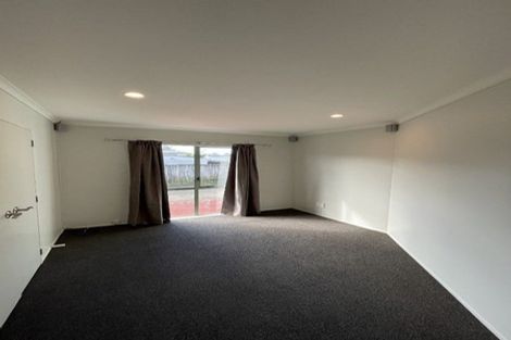 Photo of property in 60 Riverpark Crescent, Henderson, Auckland, 0610