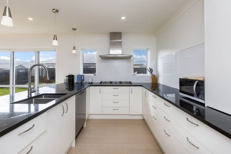 Photo of property in 15 Filmer Crescent, Wallaceville, Upper Hutt, 5018