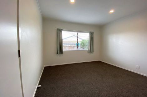 Photo of property in 1/92 Mirrabooka Avenue, Botany Downs, Auckland, 2010