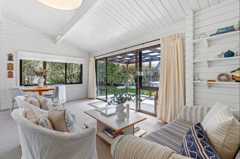 Photo of property in 15 St Anne Place, Omaha, 0986