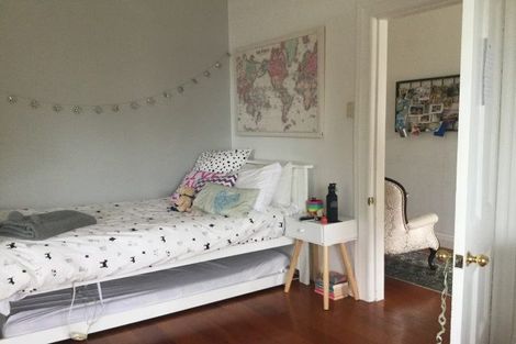 Photo of property in 7 Waterview Road, Stanley Point, Auckland, 0624