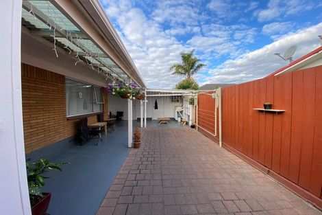 Photo of property in 2 Edmund Hillary Avenue, Papakura, 2110