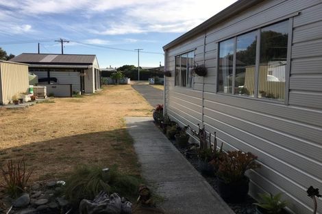 Photo of property in 8 Koura Street, Tangimoana, 4822
