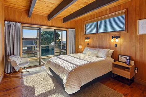 Photo of property in 11 Waiheke Street, Waikanae Beach, Waikanae, 5036