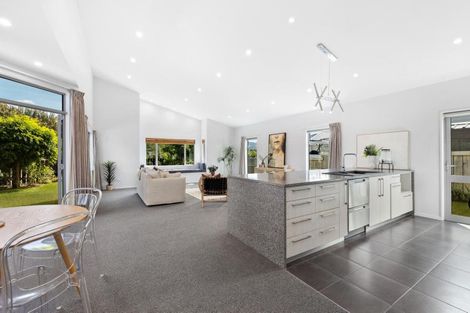 Photo of property in 16 Orbell Drive, Lake Hayes, Queenstown, 9304