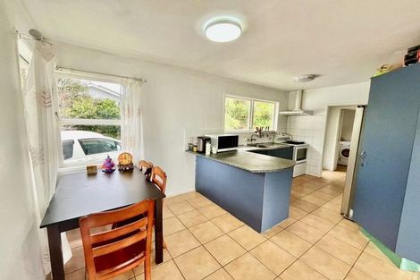 Photo of property in 5 Dallow Place, Henderson, Auckland, 0612
