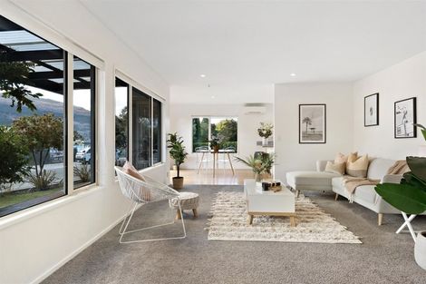 Photo of property in 33 Oregon Drive, Kelvin Heights, Queenstown, 9300