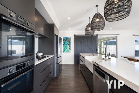 Photo of property in 10 Okupe Grove, Aotea, Porirua, 5024