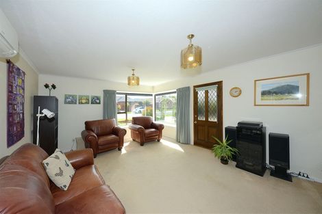 Photo of property in 92 Apsley Drive, Avonhead, Christchurch, 8042